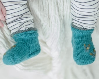 Baby booties knitting Pattern  'Lila Stay-On Bootie' , a knitting pattern for baby girls and handmade baby shower gift