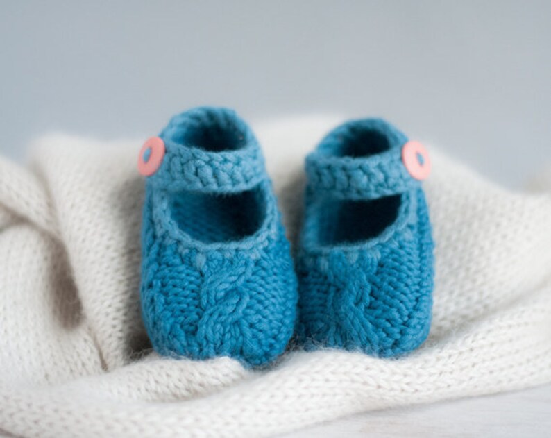 Baby booties knitting pattern - a Mary Jane style baby shoe - pdf and photo tutorial image 4