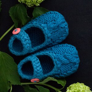 Baby booties knitting pattern - a Mary Jane style baby shoe - pdf and photo tutorial image 5