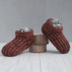 KNITTING PATTERN 'Harry Stay-On Shoe' for DIY baby booties / bootie shoes. Perfect baby shower outfit idea or your own cute knitting idea image 9