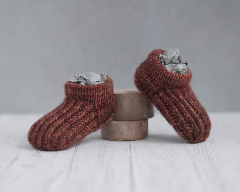 KNITTING PATTERN 'Harry Stay-On Shoe' for DIY baby booties / bootie shoes. Perfect baby shower outfit idea or your own cute knitting idea image 9