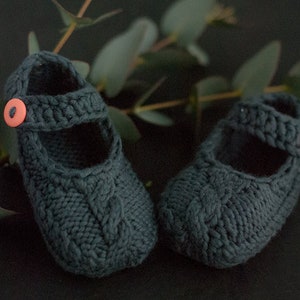 Baby booties knitting pattern - a Mary Jane style baby shoe - pdf and photo tutorial image 7