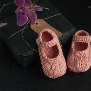 Baby booties knitting pattern - a Mary Jane style baby shoe - pdf and photo tutorial image 6