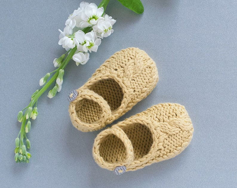 Baby booties knitting pattern - a Mary Jane style baby shoe - pdf and photo tutorial image 2