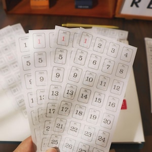 Minimalistiska 12-månaders 365-dagars kalenderklistermärken | Planerdatumklistermärken 2026
