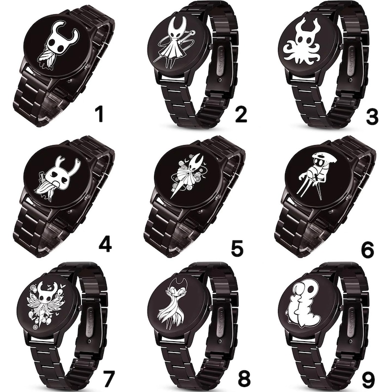 Puede incluir: Una colecci&oacute;n de nueve relojes de pulsera negros con varios dise&ntilde;os de personajes blancos en las esferas. Los relojes tienen correas de metal negro y esferas redondas. Cada reloj presenta una ilustraci&oacute;n de personaje diferente.