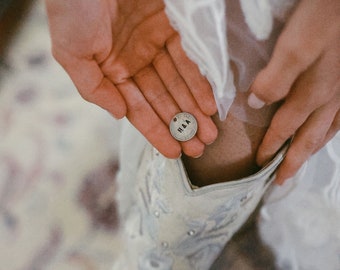 Six pence de mariage pour la mariée, pièces de monnaie de mariage, six pence personnalisé, quelque chose de vieux nouveau bleu emprunté, bouquet de charme de mariage