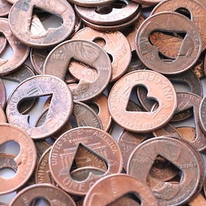 Ficha de corazón vintage de año específico, centavo por año, moneda por año