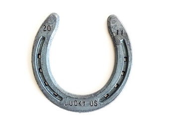 Personalised Wedding Gift Lucky Horseshoe , engraved mr & mrs keepsake for newlyweds , personalized gift table decoration