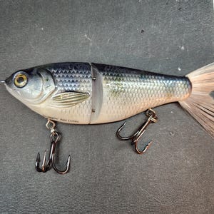 custom painted fishing lures