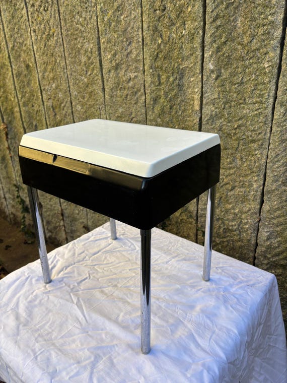 Mod Elba Kidney Side Table – Folding Plastic Top, Chrome Legs, Italian Space Age