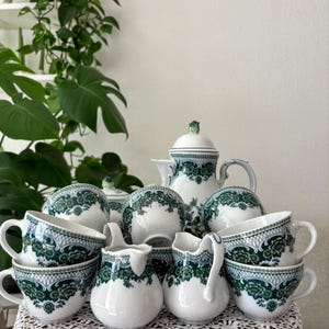 Vintage coffee service “Bavaria Germany” – 10 cups, teapot, coffee pot & 2 milk jugs, green and white, 1970s