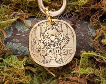 Placa de identificación para perros Stitch • Identificación para mascotas grabada en profundidad • Latón vintage • Regalo personalizado para mascotas