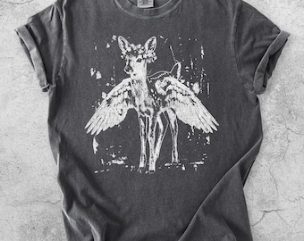 Camiseta vintage de cervatillo alado, estampado de polillas del bosque con corona de flores, camiseta de naturaleza con animales y ángeles, camiseta bohemia mística de hadas.