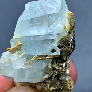 28g Natural Aquamarine Crystal with Muscovite – Collectible Gemstone Specimen from Pakistan