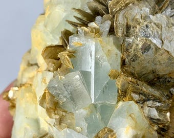 430g Aquamarine Crystal Cluster with Golden Muscovite – Natural Mineral Specimen from Pakistan
