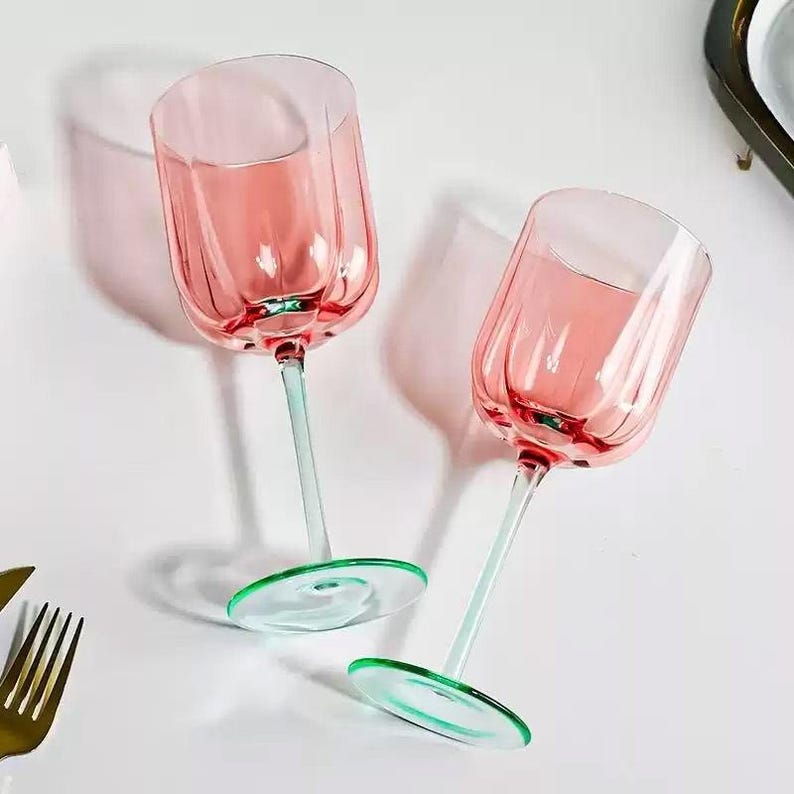 Vinglas med fräscha kontrasterande blomknoppar, färgade vinglas, personliga glas, vinglasset, jubileumspresenter, julklappar bild 4