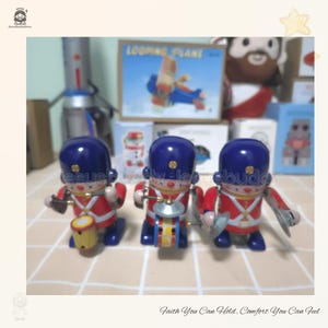 Retro wind-up toyGuard figurine– Retro Tin-Style Clockwork Set, 3 Designs | Childhood Gift & Collectible Decor