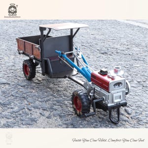 Vintage Diecast Tractor Model: Steam, Light & Sound Effects