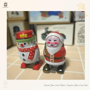 Retro Wind-Up Santa Toy: Vintage Tin Christmas Decoration