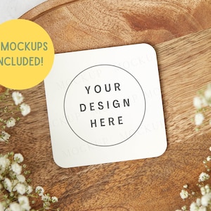 Pacchetto mockup di montagne russe. Mockup di sottobicchiere quadrato bianco con bordi arrotondati. Fascio di sottobicchieri, modelli di matrimonio. Sottobicchiere vuoto mock up bestseller.