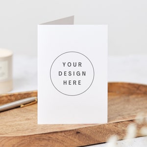 Minimalistisches Grußkarten Mockup. Geburtstagskarte Mockup. Karten Mockup. Hochzeit stationär mockup. Produkt Mockup. Blanko Karte Mockup.