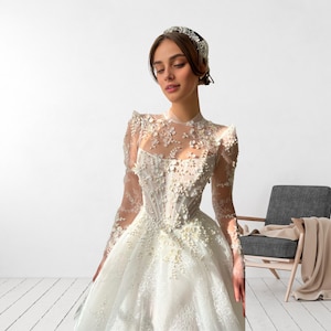 Ballkleid Abendkleid mit Perlenapplikation und ausgeschnittenen Netzärmeln - bodenlanges Abendkleid
