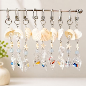 Personalized Seashell Fish Keychain, Ocean Aquarium Bag Charm with Initial, Beach Shell Keyring, Sea Life Gift, Cute Summer Backpack Charm