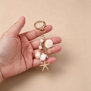 Porte-clés coquillage perlé personnalisé, porte-clés océan initial, breloque de sac coquillage doré, cadeau de mariage sur la plage, cadeau océan pour elle