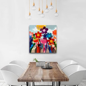 Puede incluir: Una pintura abstracta colorida de flores en un entorno de jard&iacute;n. Las flores son en tonos de rojo, naranja, amarillo, rosa, morado y azul. El fondo es un cielo azul claro con nubes blancas.