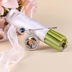 Personalized Bridal Photo bouquet charm，Daughter wedding gift，Wedding bouquet charm，Memory Grandmother charm，Photo pin For family Gift