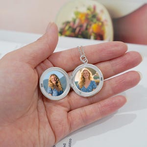 Custom Locket Necklace With Birth Flower， Flower Locket Necklace，Photo necklace，Gift For Christmas, Memorial Gift For Mom