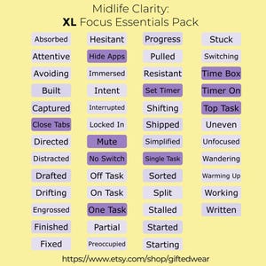 Puede incluir: Gráfico digital con el texto "Midlife Clarity: XL Focus Essentials Pack". La imagen presenta una lista de palabras en cuadros blancos y morados sobre un fondo amarillo, como "Attentive", "Intent" y "Single Task".