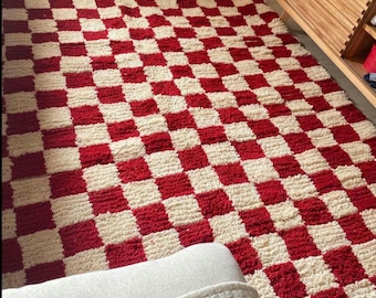 Alfombra marroquí de cuadros rojos de lana hecha a mano
