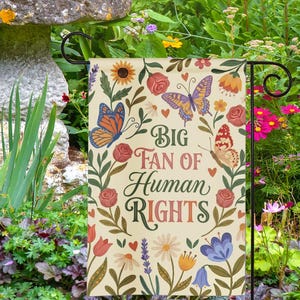 Vlag geen mens is illegaal/geradicaliseerd door basis fatsoen - grote fan van mensenrechten Tuinvlag: retro bloemen Social Justice Yard Decor