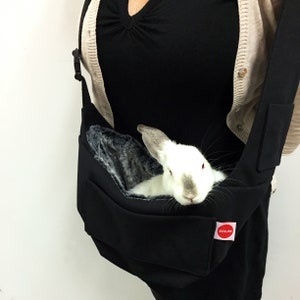 Luxe Small Pet Sling avec Peluche Faux Fur, Bunny Sling, Pet Travel Carrier, Cat sling, Pet Travel, Pet Fourre-tout, Pet Pouch, Jet Black