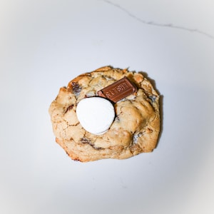 Box of 12 Soft Baked Gourmet Cookies Chocolate chips, Biscoff, Cookies and cream, caramel, snickerdoodle, strawberryshortcake, chocolate