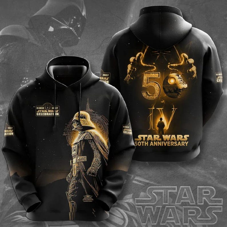 Op de afbeelding: Zwarte Star Wars 50th Anniversary hoodie met een gouden Darth Vader ontwerp en de tekst "STAR WARS 50TH ANNIVERSARY". De achterkant toont het nummer "50" en de Death Star in goud.