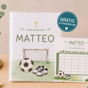 May include: A white folder labelled MEINE ZEUGNISSE MATTEO with a football theme featuring a goal, a football, and boots, accompanied by a matching weekly schedule sheet with the text STUNDENPLAN and a circular sticker saying GRATIS STUNDENPLAN.