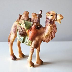 Middle Eastern Camel Figurine, Resin Handicraft Souvenir, Decorative Animal Statue for Home, Desktop, or Tabletop Ornament