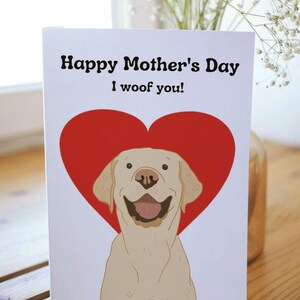 Carte de fête des mères labrador. Personnalisé pour chien maman.
