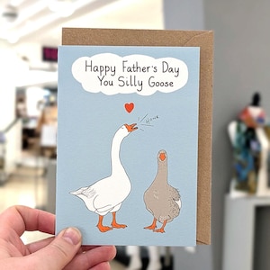 Bonne fête des pères, carte d'oie idiote. Carte de voeux illustrée au format A6.  Illustration dessinée à la main pour papa. Papier et enveloppes recyclés