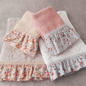 Floral Ruffle Towel Set – Handmade Decorative Towels with Lace Trim – Shabby Chic Guest Bathroom Decor – Cotton Towel Gift Set of 2