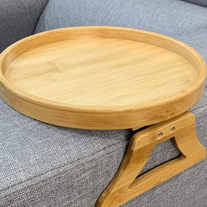 Plateau Accoudoir Canapé Heveer - Bois Pliable à Clipser - Table Appoint Pour Boisson Et Télécommande