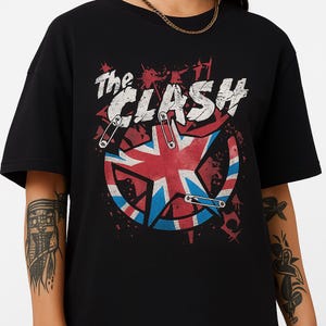 The Clash Union Jack T-Shirt Punk Rock UK Band Tee Safety Pin Graphic Grunge Style Music Shirt