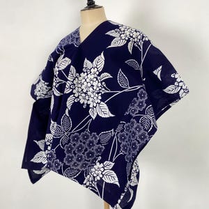 Yukata-style setup with no dressing required.This is a one-of-a-kind item