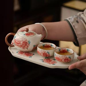 Handgjort teset i keramik med pionmotiv: Kung Fu-tekanna och tekoppar