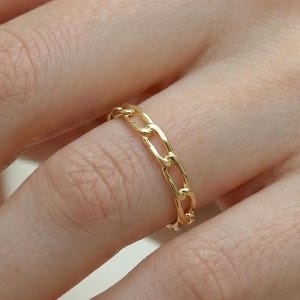 14K guldring med gem, nätt länkring, minimalistisk stapelring, trendig guldring, vardagssmyckespresent till henne