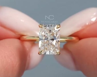 2 カラットのモアッサナイトの輝く長方形の婚約指輪、サイド