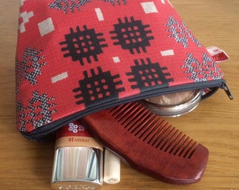 Make-up Bag Welsh Tapestry Carthen Print Red Oilcloth